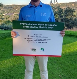 El golfista Carlos Sanchéz, tras su triunfo en el preclasificatorio para el Open de España.