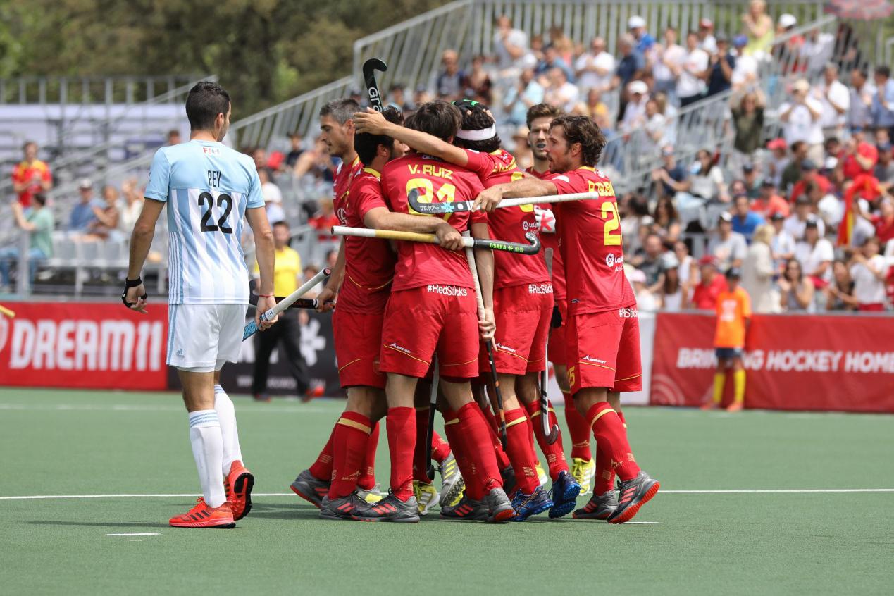 Los jugadores españoles celebran un gol en el partido de la Pro League contra Argentina. Foto: Miguel Ros