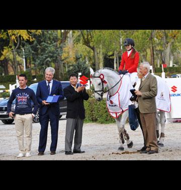 Tania Moody, Juvenil ganadora del trofeo SAR Príncipe de Asturias 2013, montando a Nicky d'Artemis.