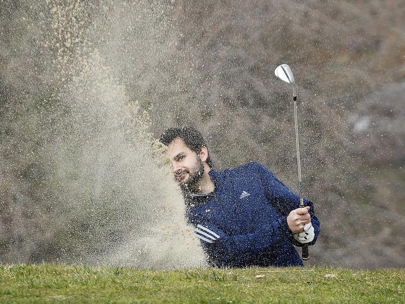 José Domingo Osma ejecuta un golpe desde búnker. Foto: FedGolfMadrid