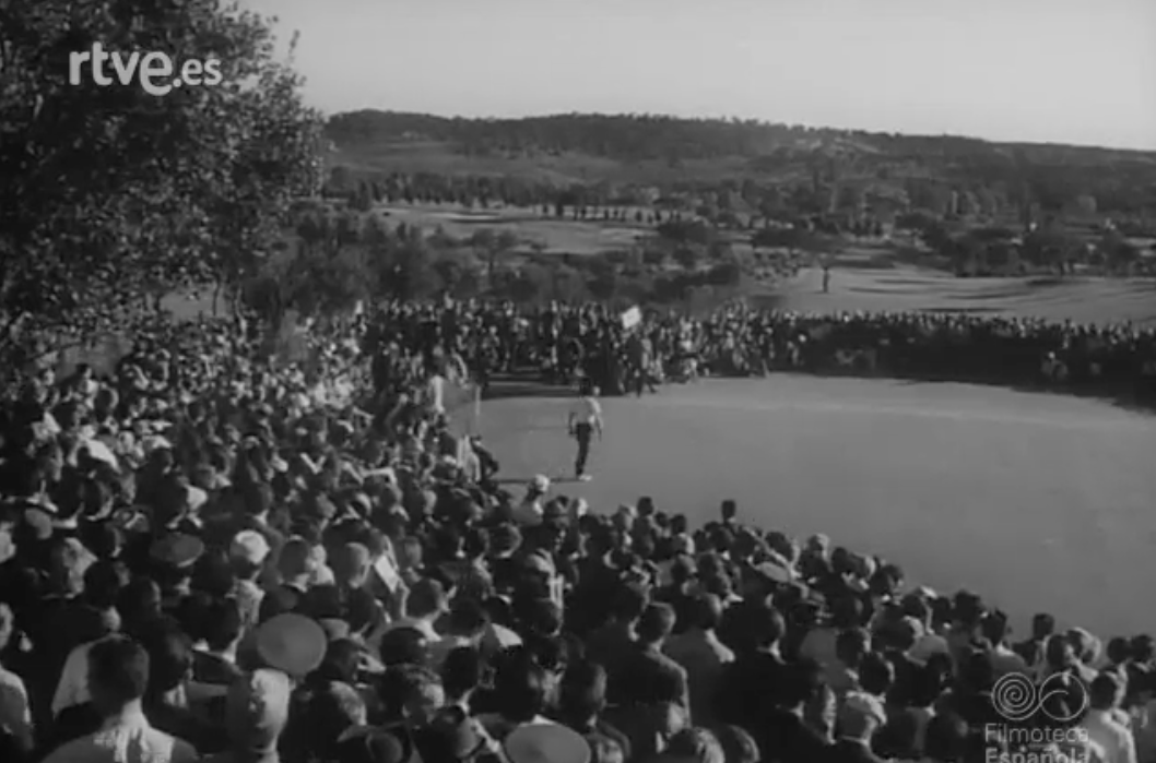 El público llenó el campo del Club para la Copa Canadá de 1965. Foto: Captura RTVE