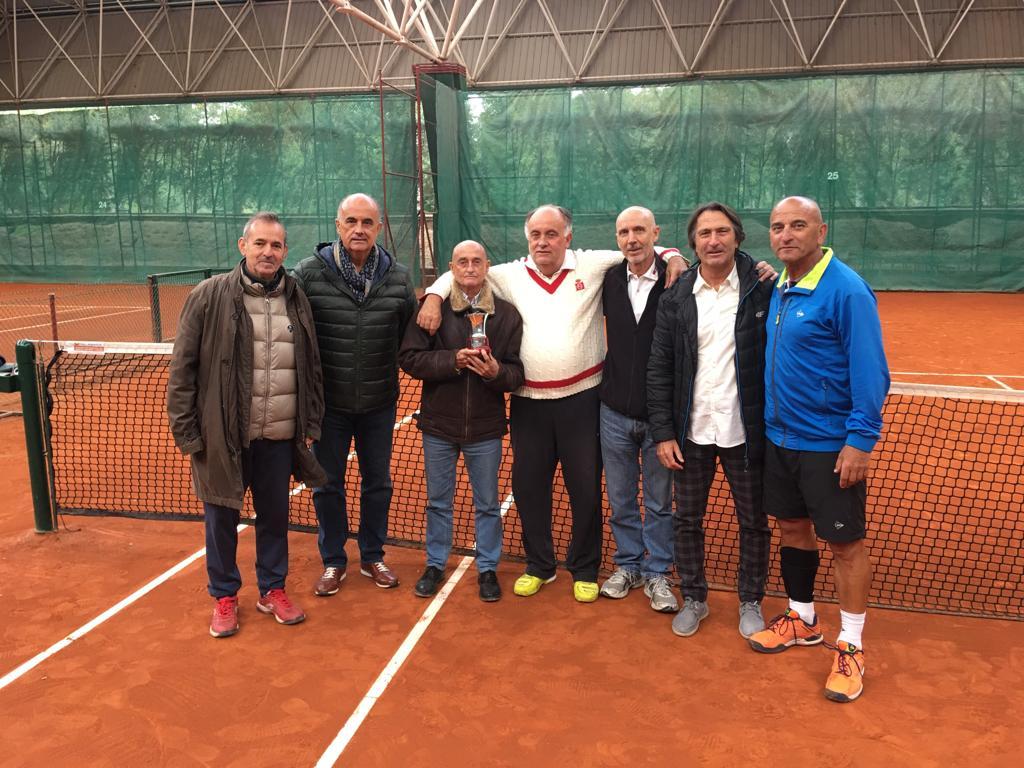 Equipo masculino del Club Campeón de España +60 de tenis.