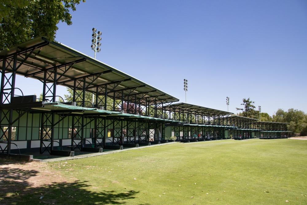 Cancha de prácticas de golf.