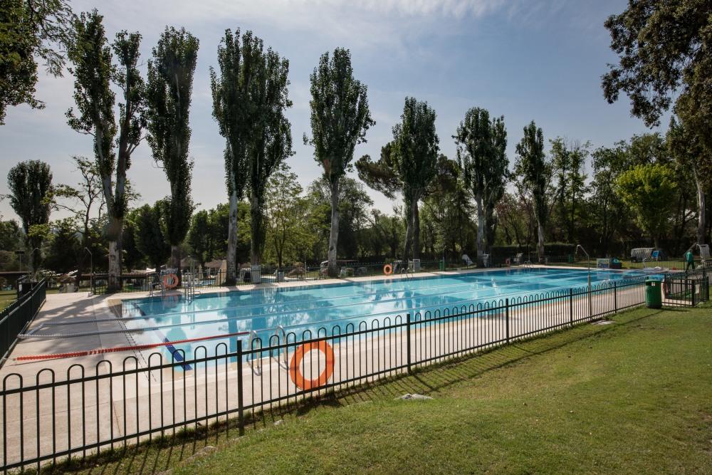 Piscina de verano del Club de Campo Villa de Madrid. Foto: Miguel Ros / CCVM