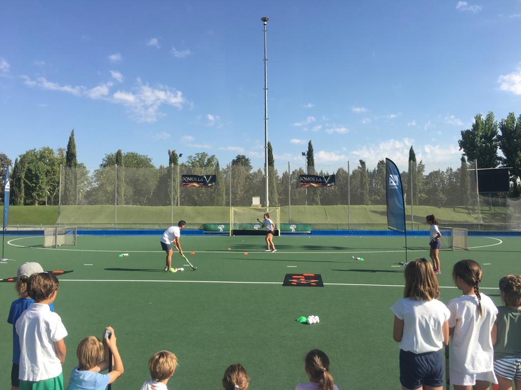 Campamento de hockey.