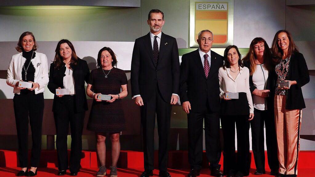 6 campeonas olímpicas con el Rey y Alejandro Blanco: Victoria Ramírez, Silvia Manrique, Mari Ángeles Rodríguez, Mariví González Laguillo, Natalia Dorado y Mercedes Coghen. Foto: Nacho Casares (COE)