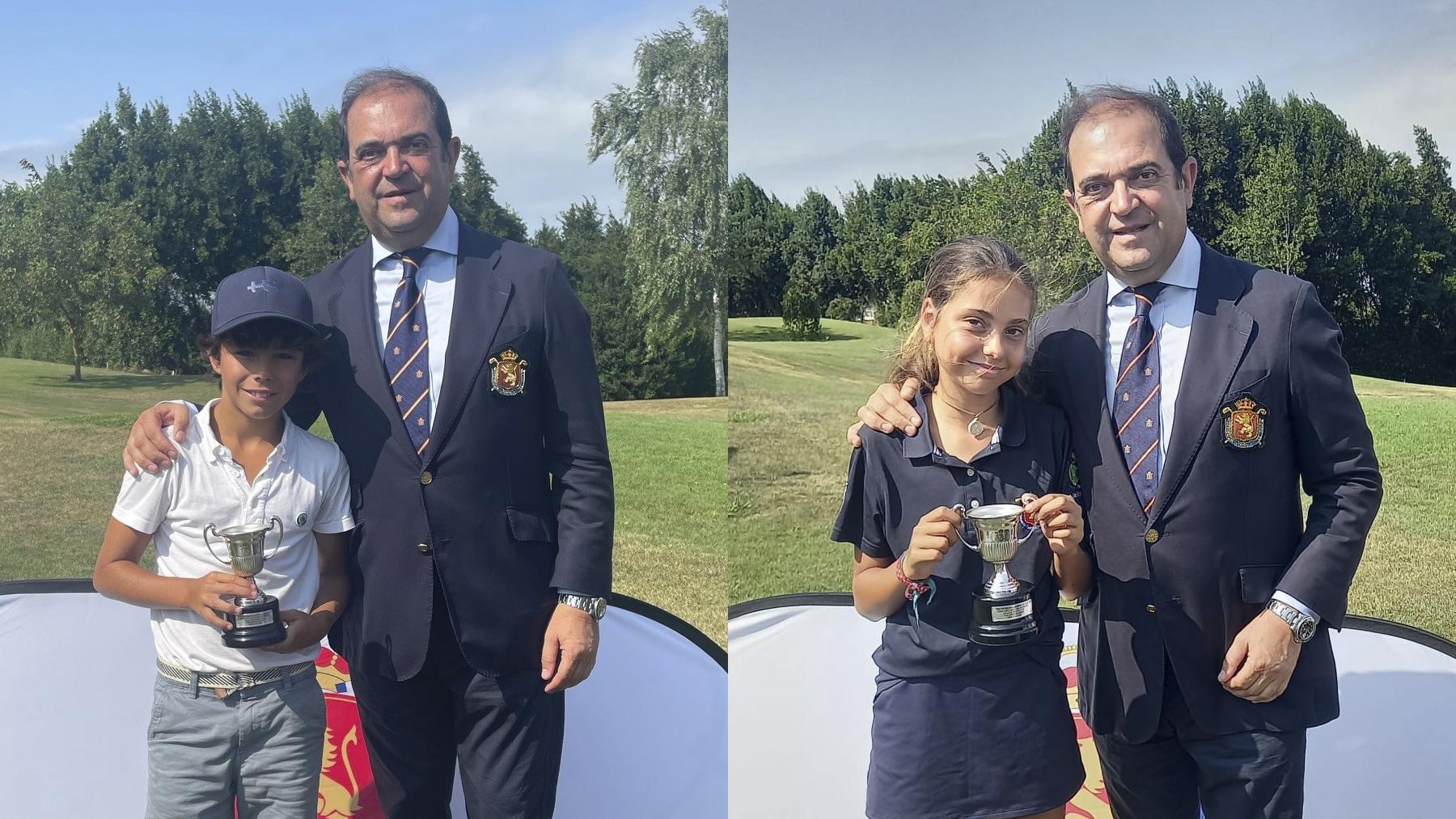 Los subcampeones de España de P&P alevín, Ignacio Martínez Ferreiro y Alejandra Fernández-Olano Vilariño, con el director de Deportes CCVM, Jesús Barrera.