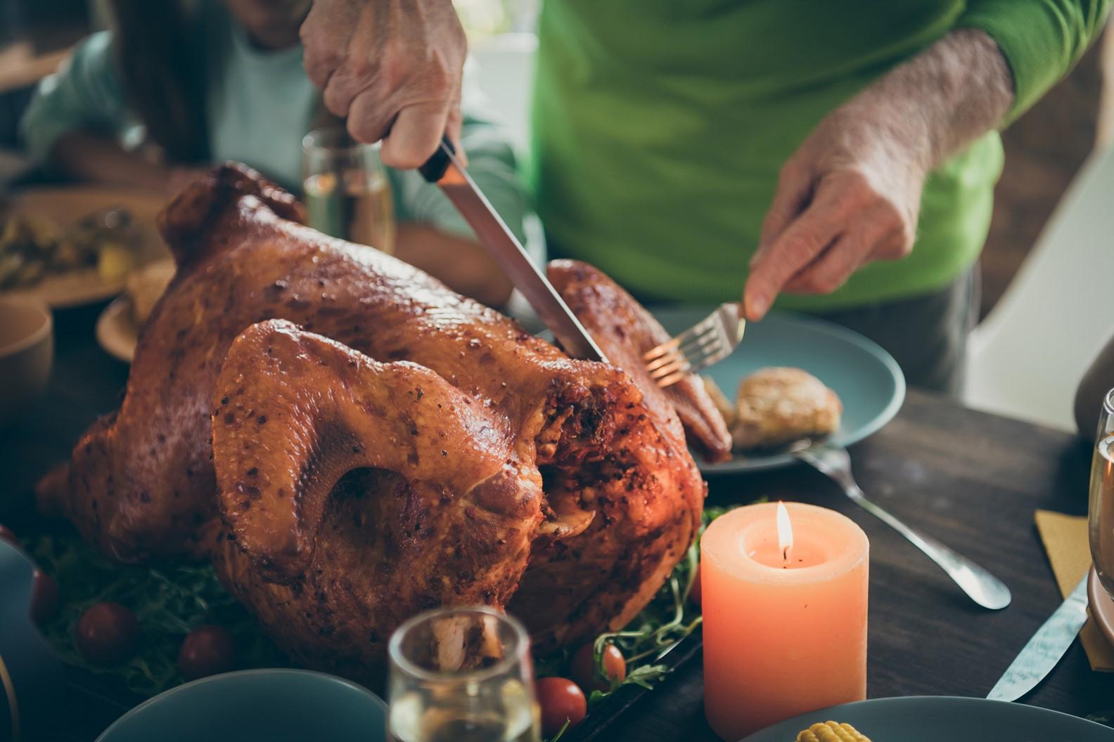 Imagen de una cena del Día de Acción de Gracias.