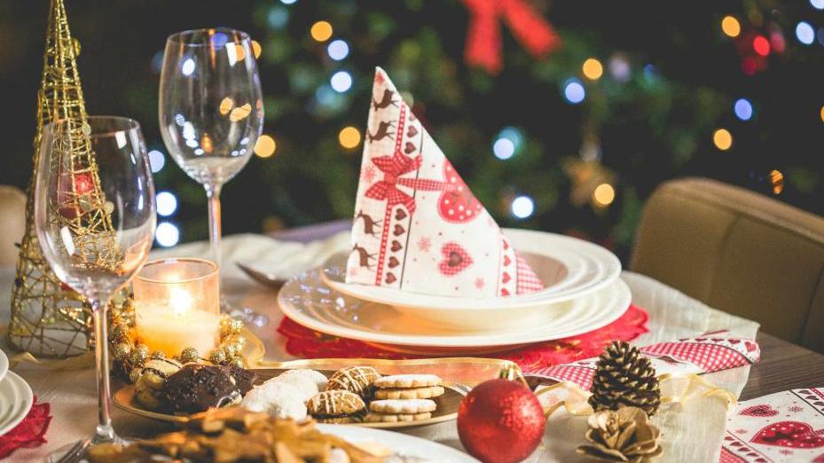 Imagen de una cena preparada para el menú de Navidad y Año Nuevo.