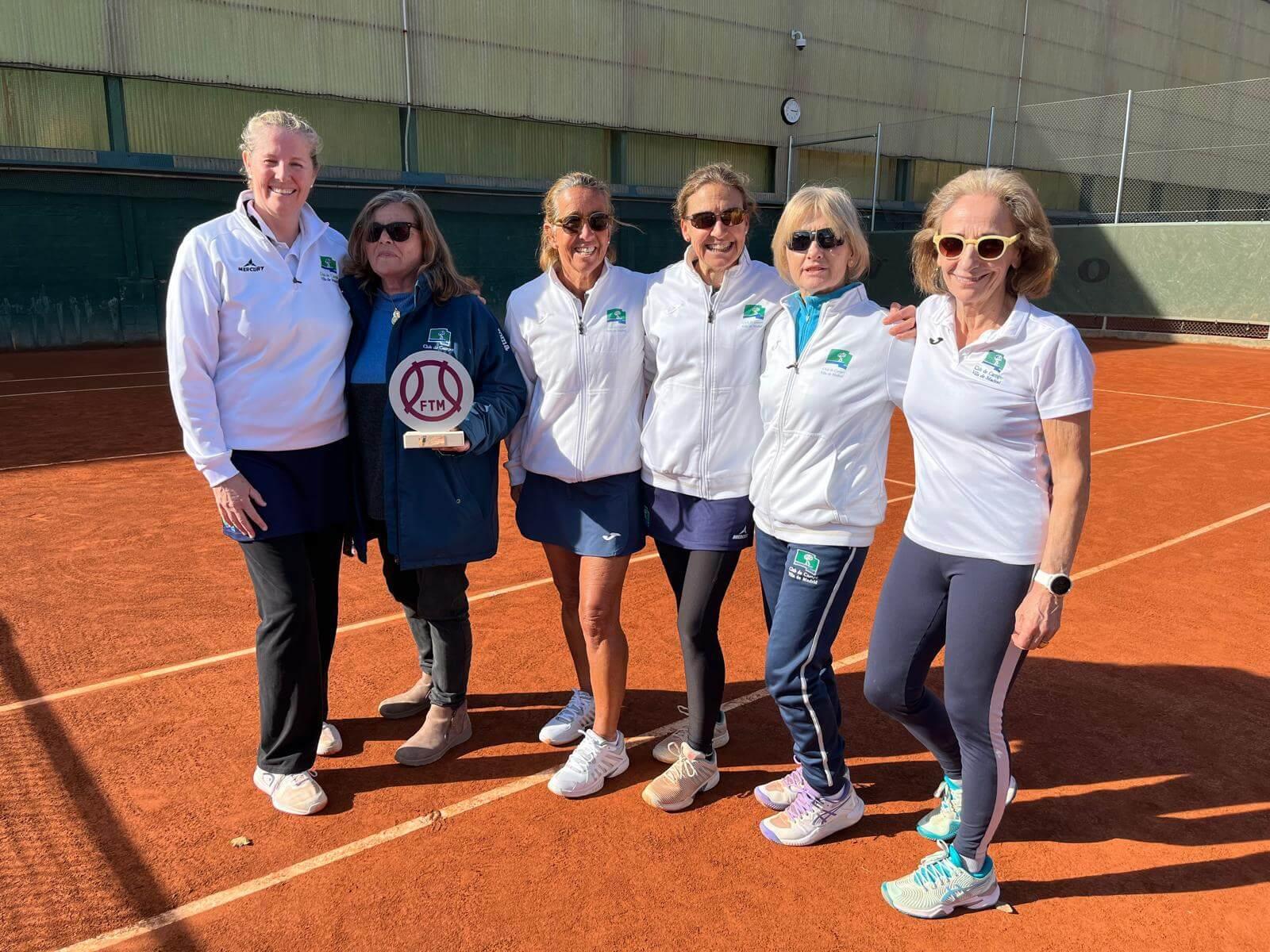 Equipo de tenis femenino CCVM campeón de Madrid +55.