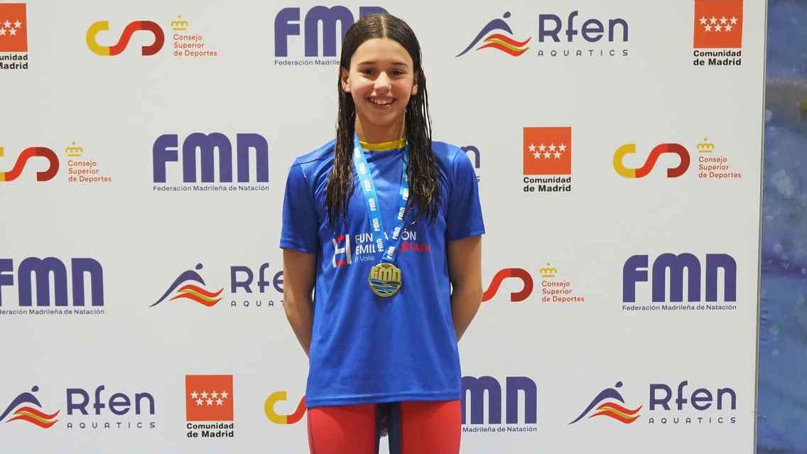 Lola Melgosa, con una de sus medallas de oro. Foto: Sonia Galindo