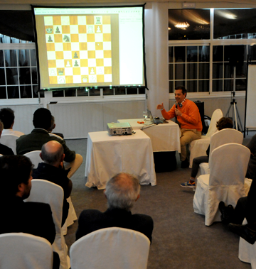 Clase magistral de Ajedrez por el Gran Maestro Internacional Pablo San Segundo