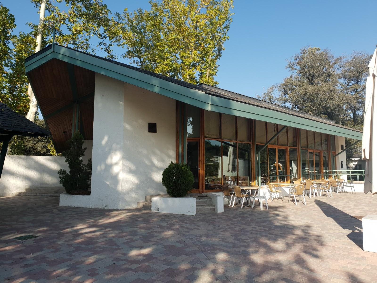 Sustitución de cerramientos acristalados en el chalet de tiro.