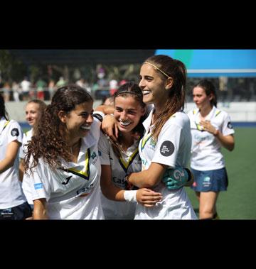 Laura Barrios, Alejandra Torres-Quevedo y Lucía Abajo celebran el pase a la final (Foto: Miguel Ros)