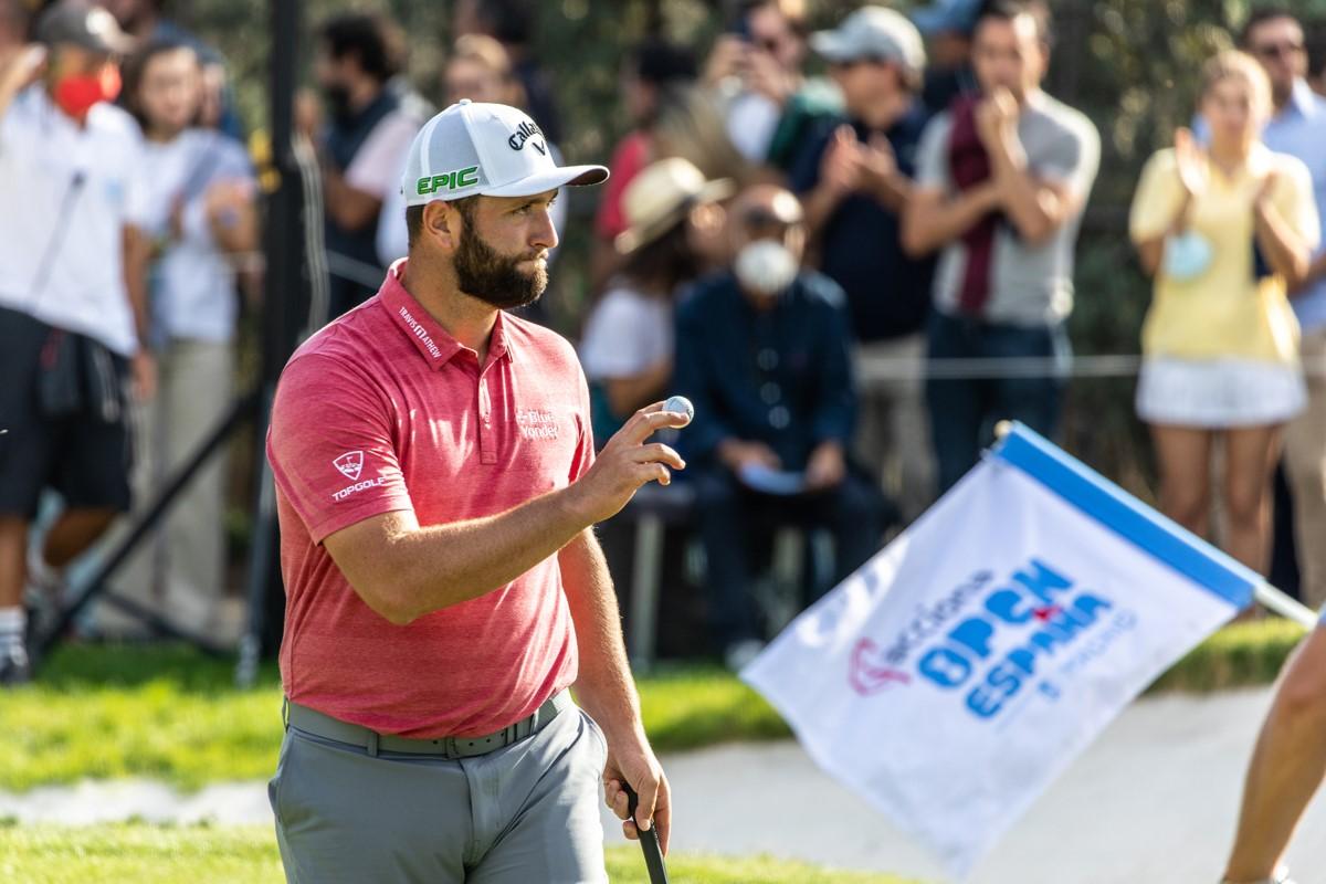 Jon Rahm saluda al público del Club. Foto: Miguel Ros / CCVM