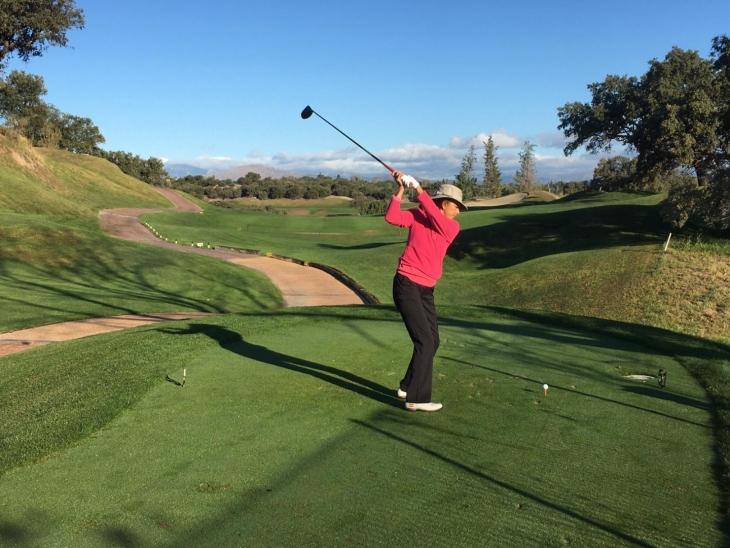 La golfista del Club María de Orueta, durante la disputa del Campeonato de Madrid Sénior Femenino. Foto: FGM