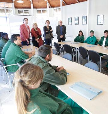 Marta Higueras, Manuela Carmena, Marta García y Joaquín Ballesteros con los alumnos