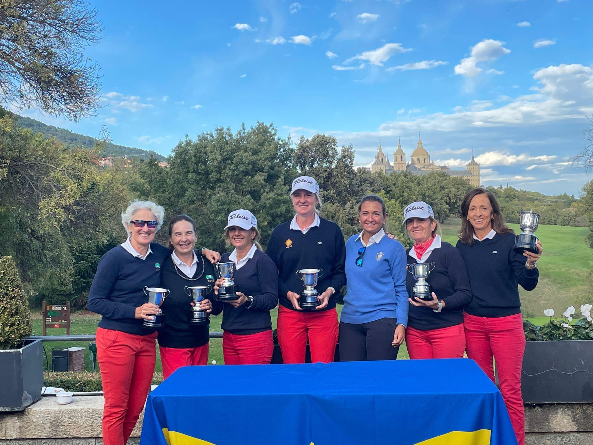 Campeonas del Interclubes de golf femenino en La Herrería.