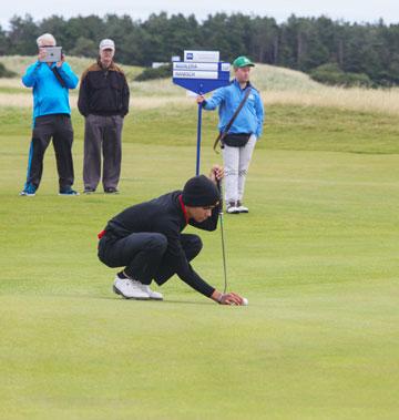 Alejandro Aguilera concentrado en el green en la final contra Hanisch (British Boys)