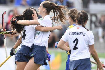 Las jugadoras del Club celebran un gol.