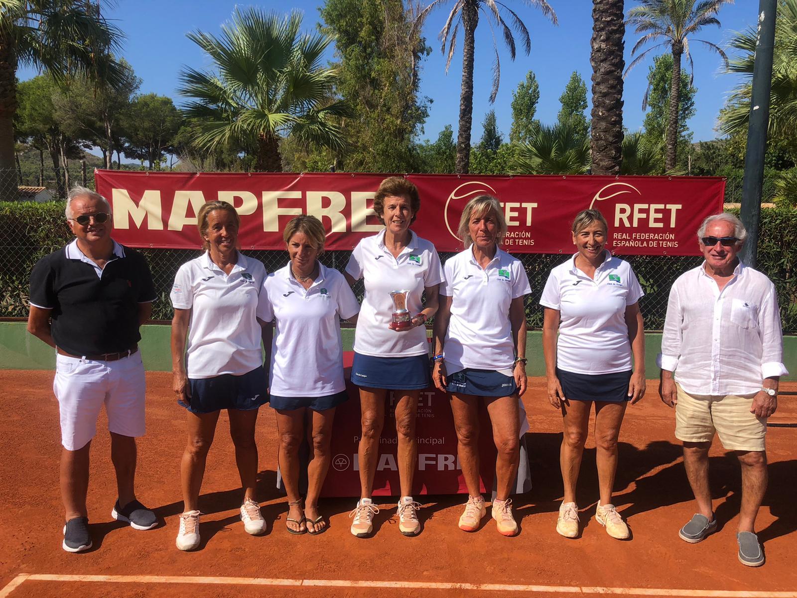 El equipo del Club campeón (de izda. a dcha.): Merche Bardaji, Begoña Eraña, Beatriz Pellón, Icíar Eraña y Ana Almansa. Foto: Rfet