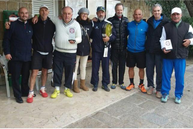 Equipo masculino del Club campeón de Madrid +55 de tenis.