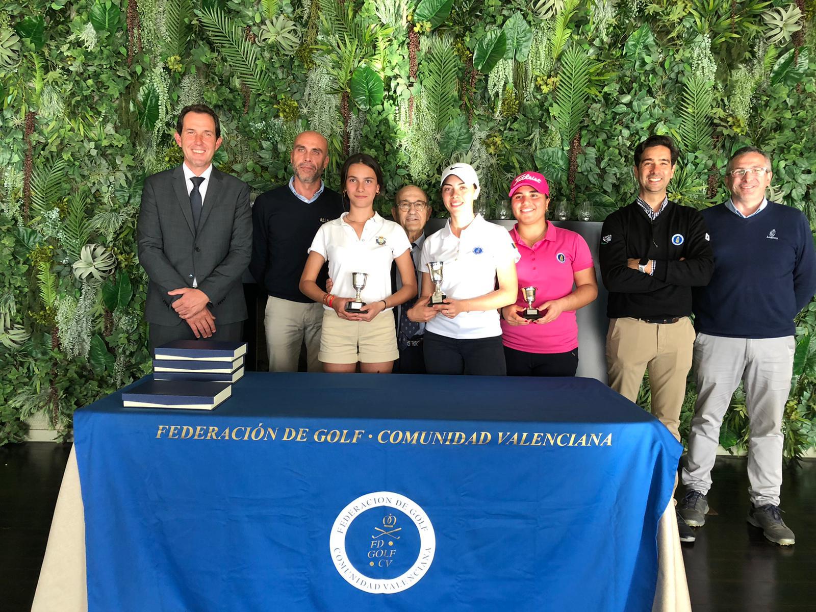 Cayetana Fernández García-Poggio (tercera persona por la izda.), subcampeona del Campeonato femenino absoluto de Alicante. Foto: FGM