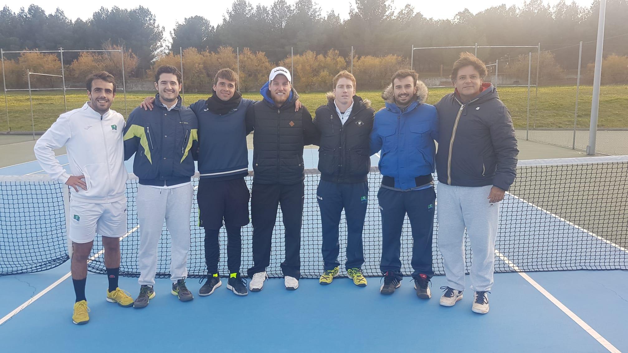 Varios de los jugadores del equipo masculino absoluto de tenis: Ignacio Álvarez Mon, Rafael Ruiz, Darío García, Sergio Magro, Íñigo Santos, Alberto Santos y José Eraña. 