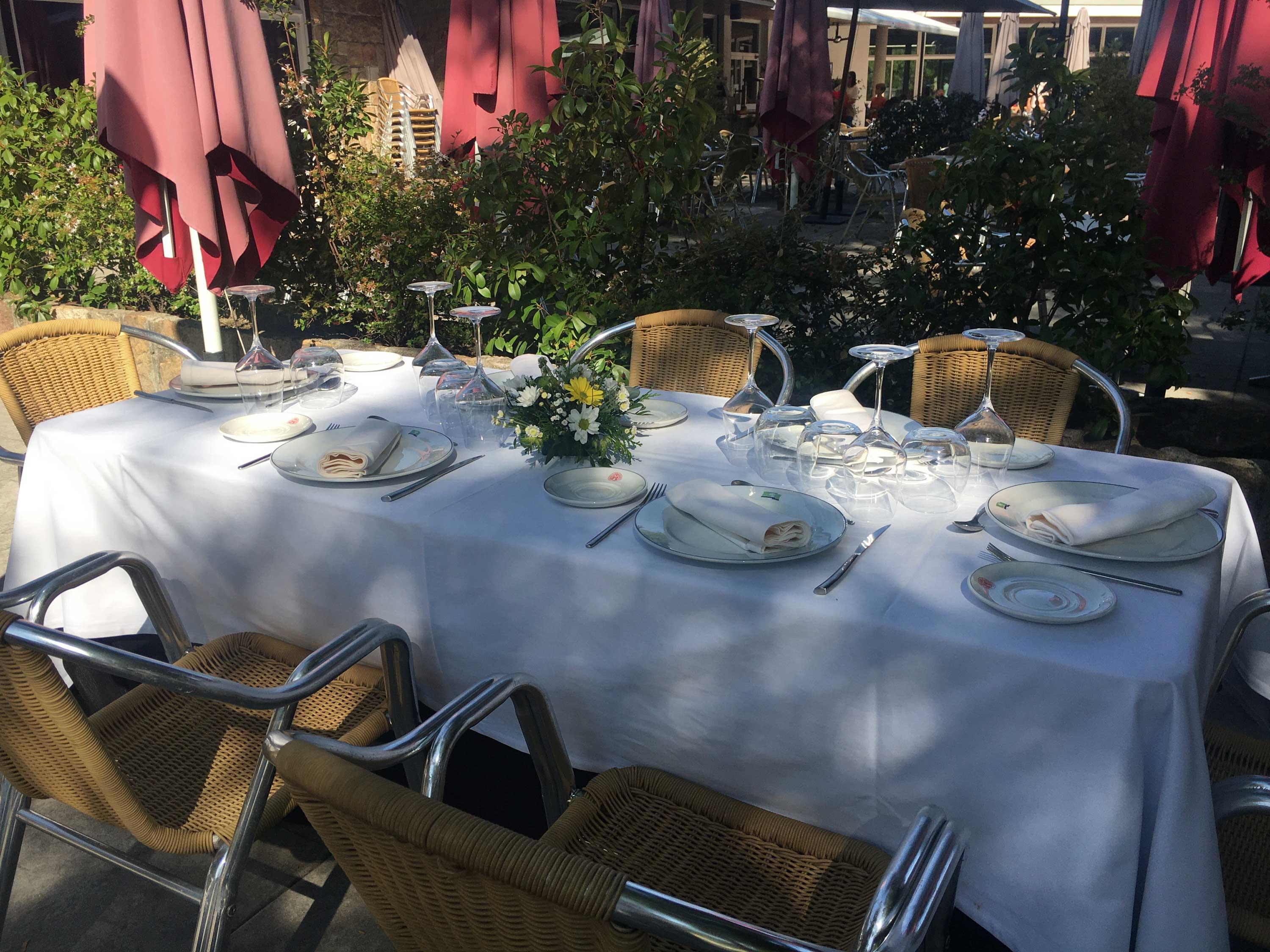 Terraza del restaurante La Raquette en el Chalet de Tenis.