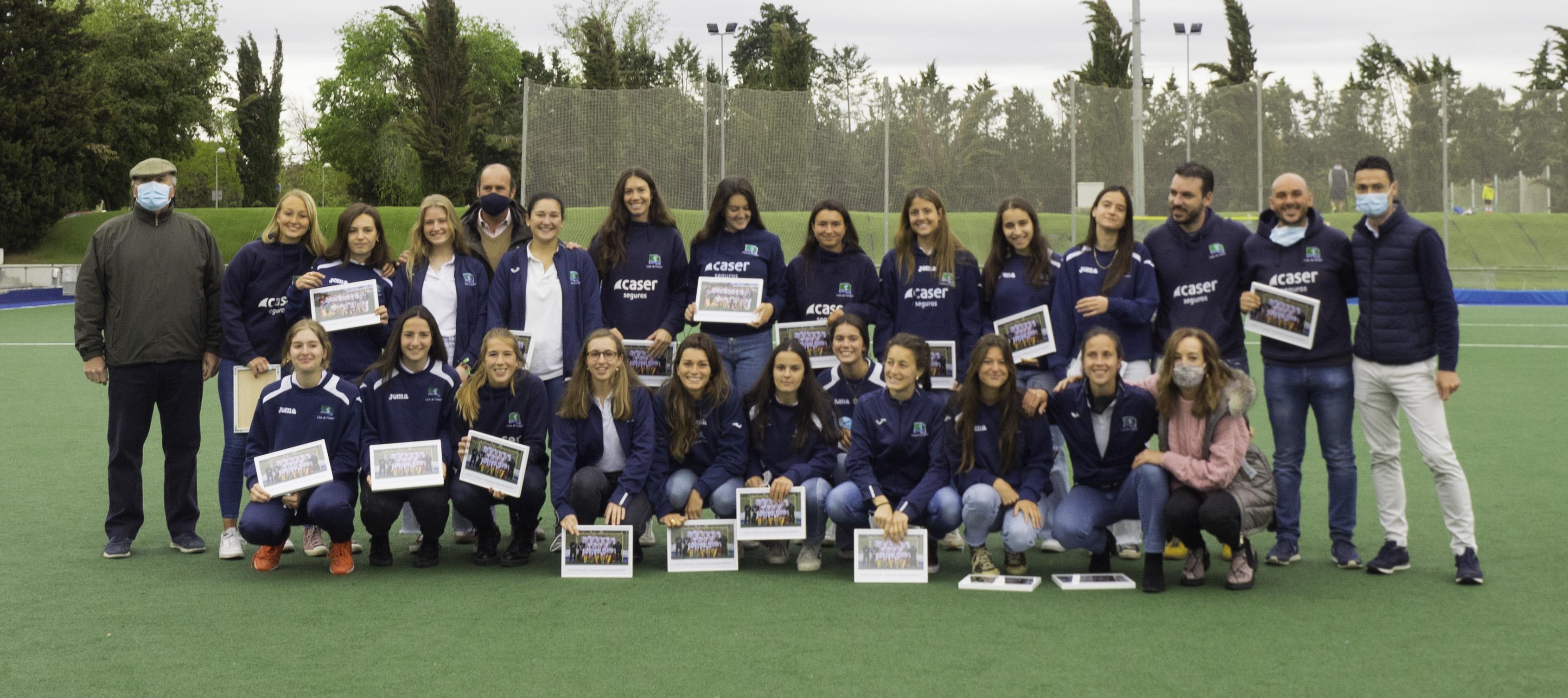 Reconocimiento al equipo campeón de la 1ª División de hockey femenino.