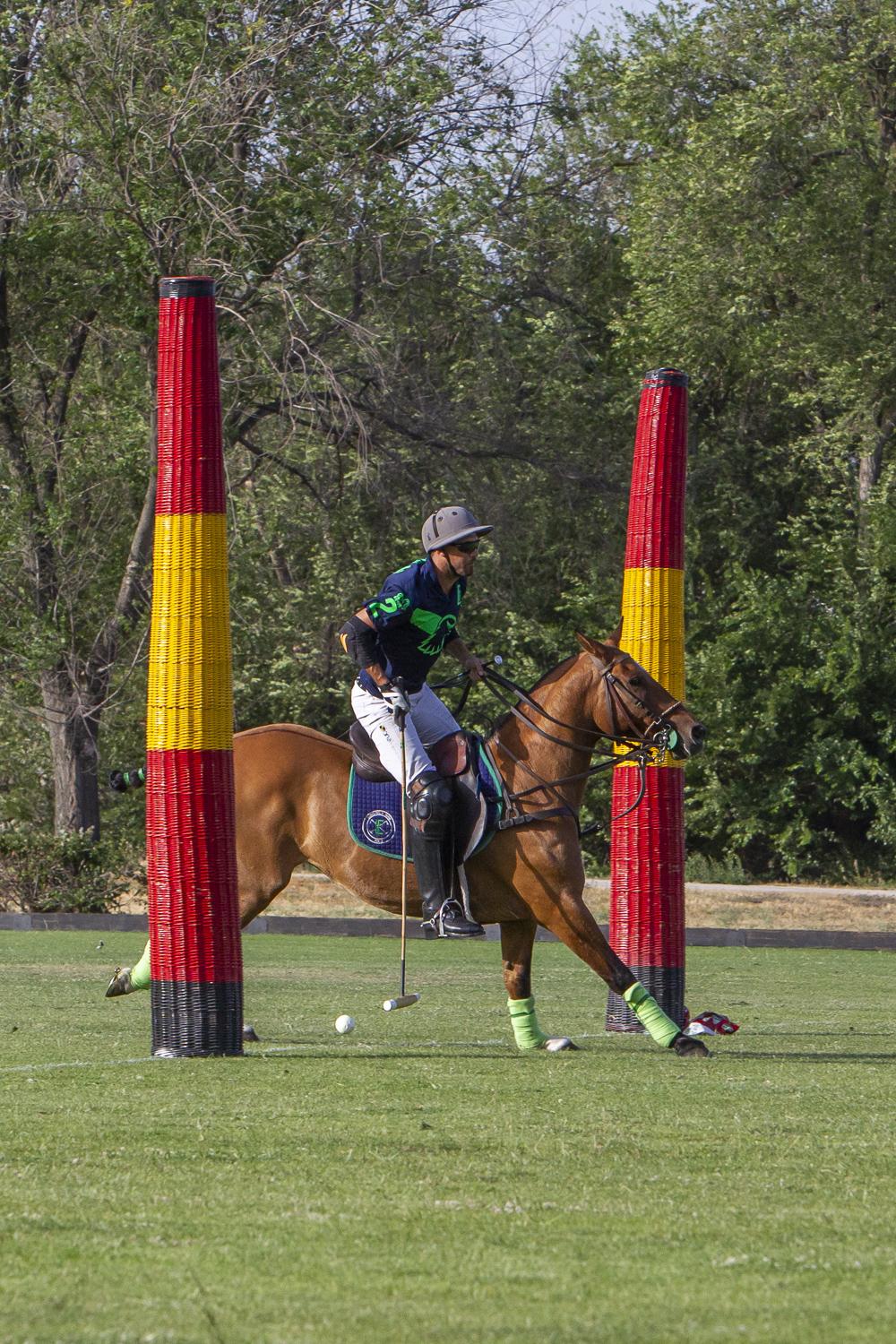 Gol marcado por un jugador en el Abierto de Madrid Copa Volvo de polo. Foto: Roberto Cuezva