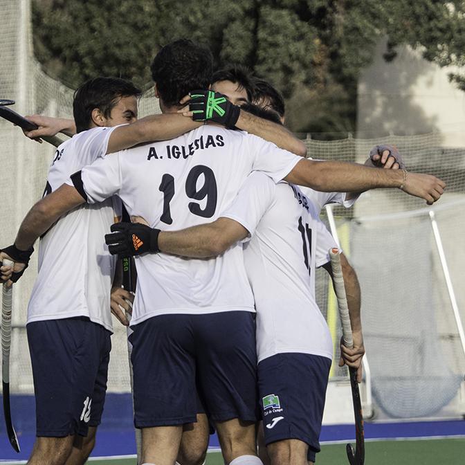 Los jugadores del Club celebran un gol.