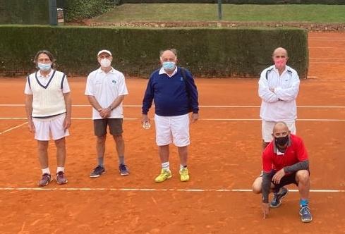 Equipo del Club subcampeón de España de tenis +60. Foto: FTM