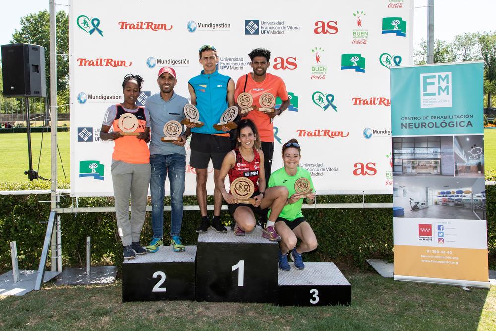 El podio, masculino y femenino, del Trail. Foto: Miguel Ros