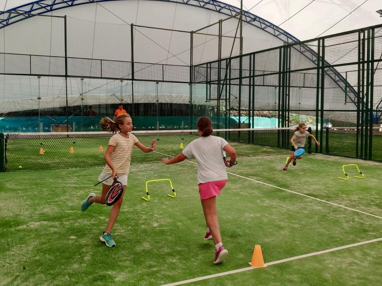 Escuela deportiva de pádel del Club.