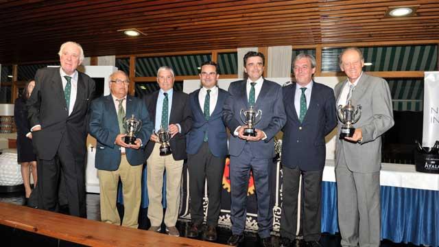 Entrega de trofeos. Foto: Golf Confidencial