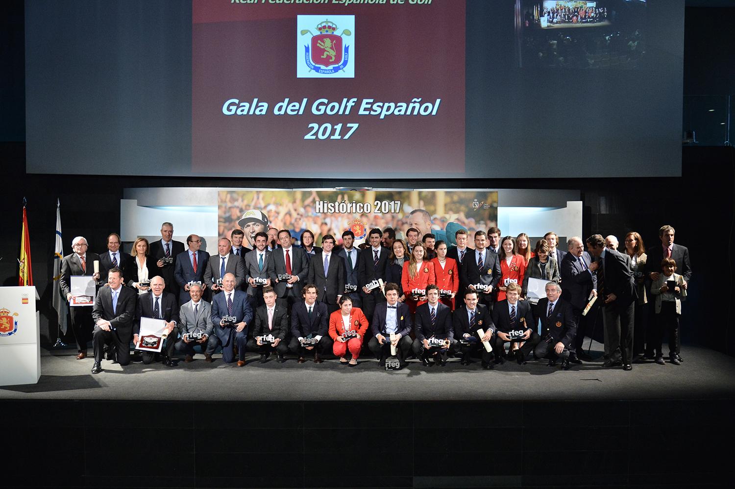 Foto de familia con todos los premiados