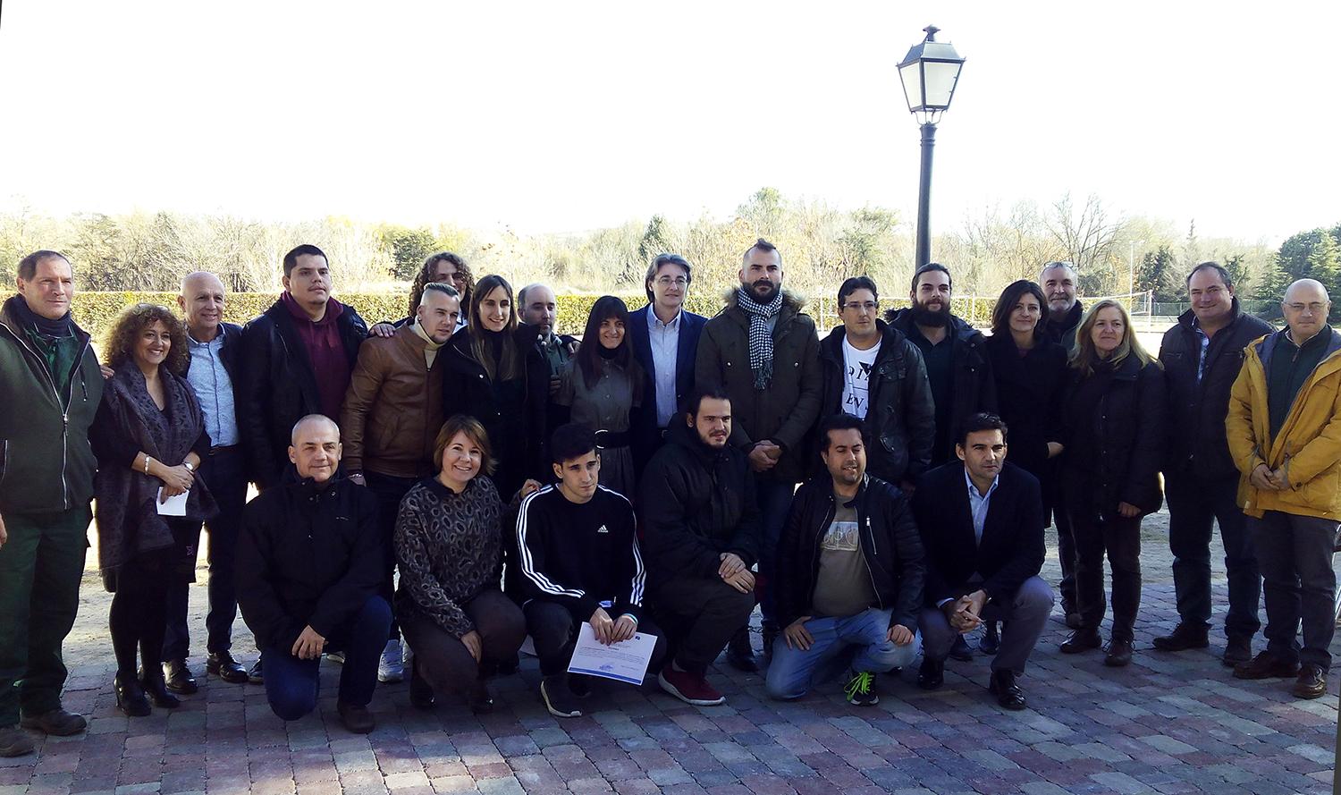 Foto de familia de clausura del taller