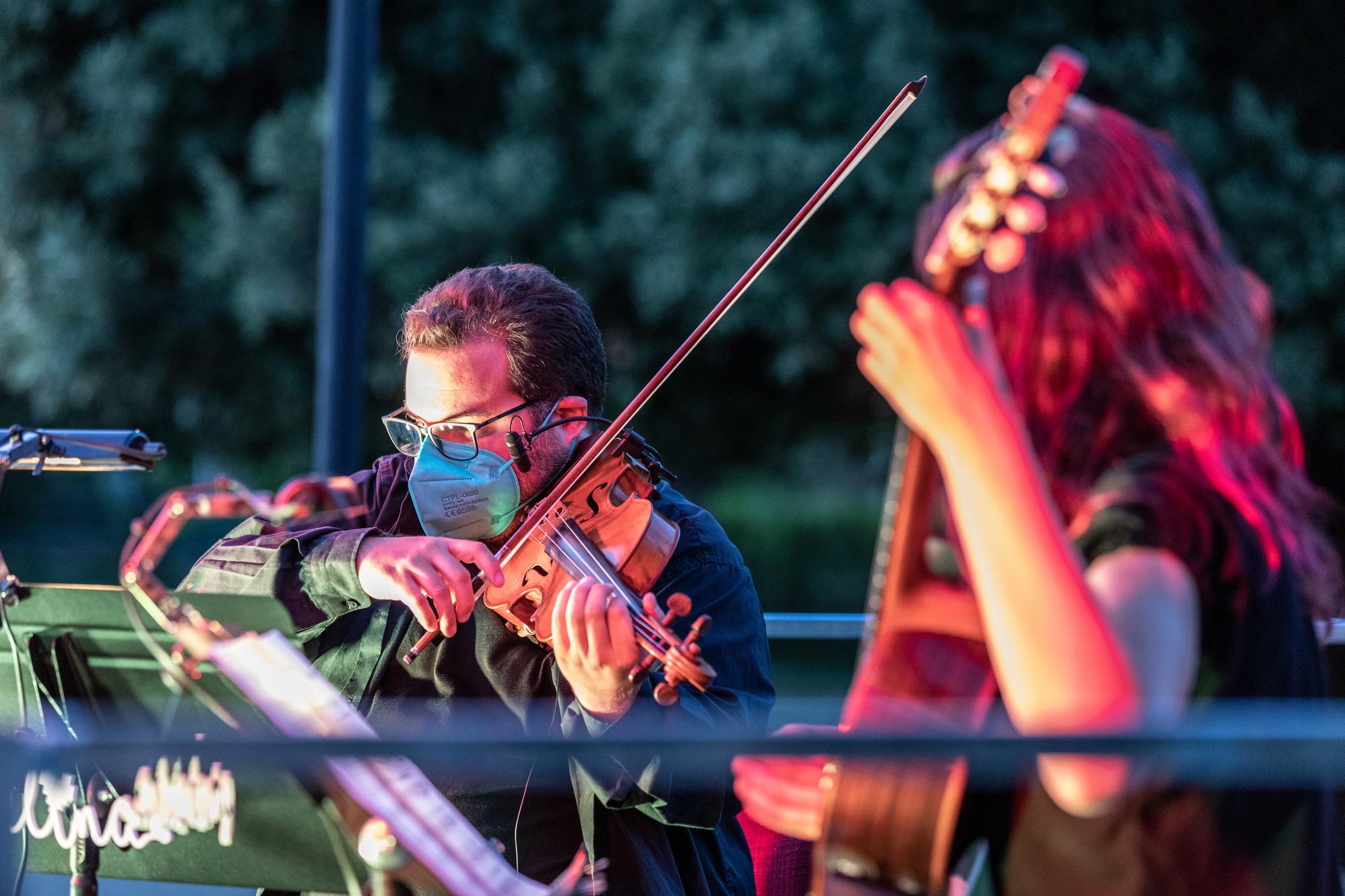 Las mejores imágenes del Dúo de Violín y Guitarra Poncellina