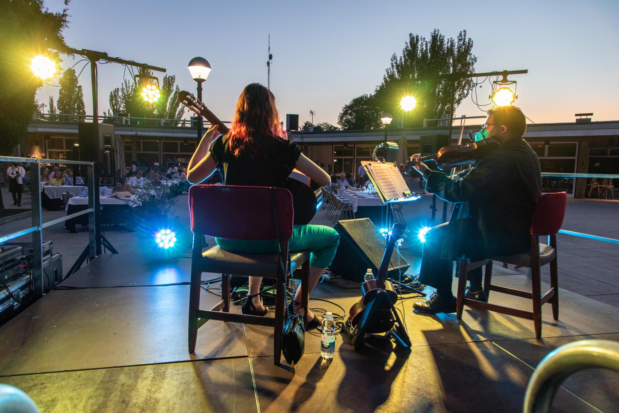 Las mejores imágenes del Dúo de Violín y Guitarra Poncellina