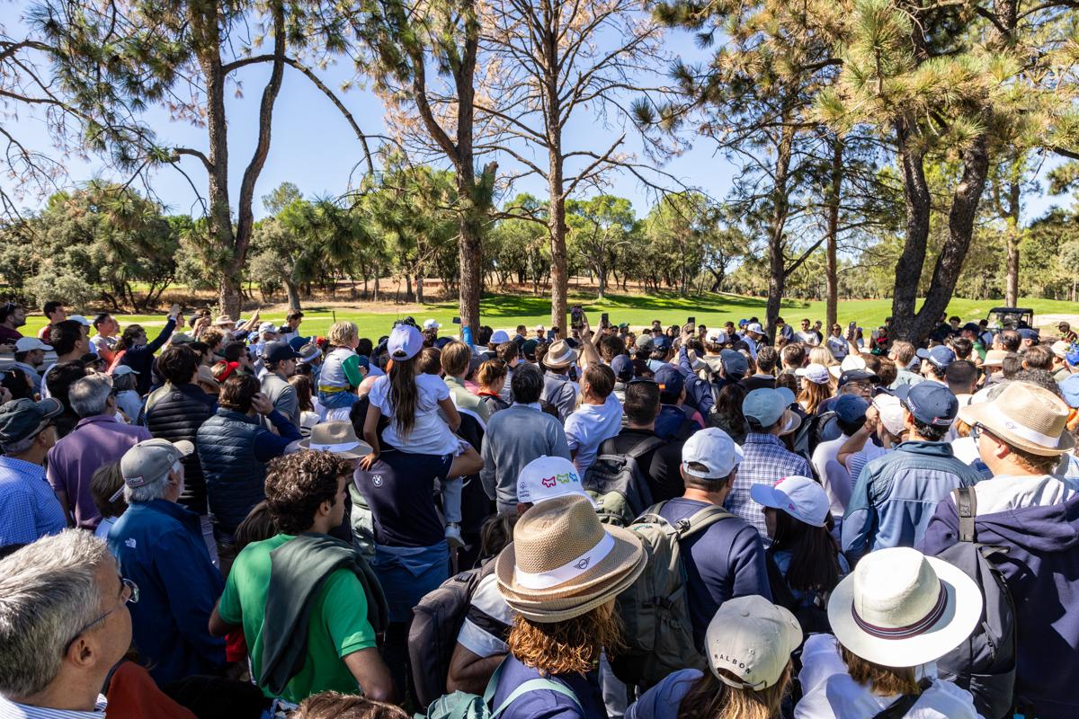 El público ha llenado el campo de golf del Club.