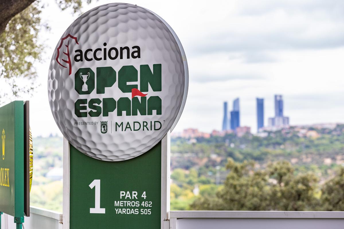 Tee del hoyo 1 del Club, con las torres de Madrid al fondo. Foto: Miguel Ángel Ros / CCVM