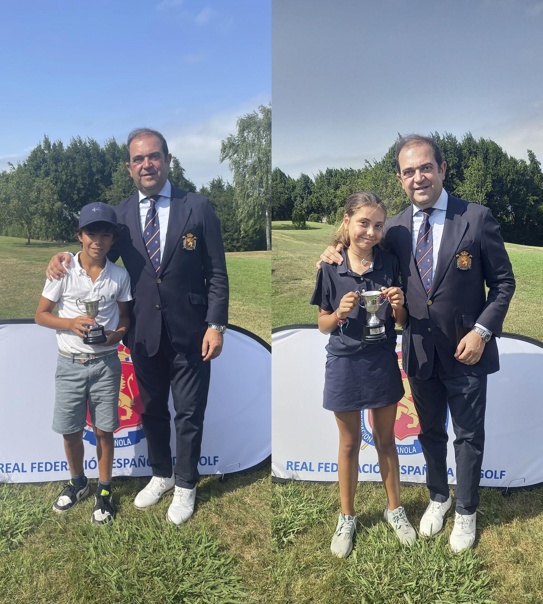 Los subcampeones de España de P&P alevín, Ignacio Martínez Ferreiro y Alejandra Fernández-Olano Vilariño, con el director de Deportes CCVM, Jesús Barrera.