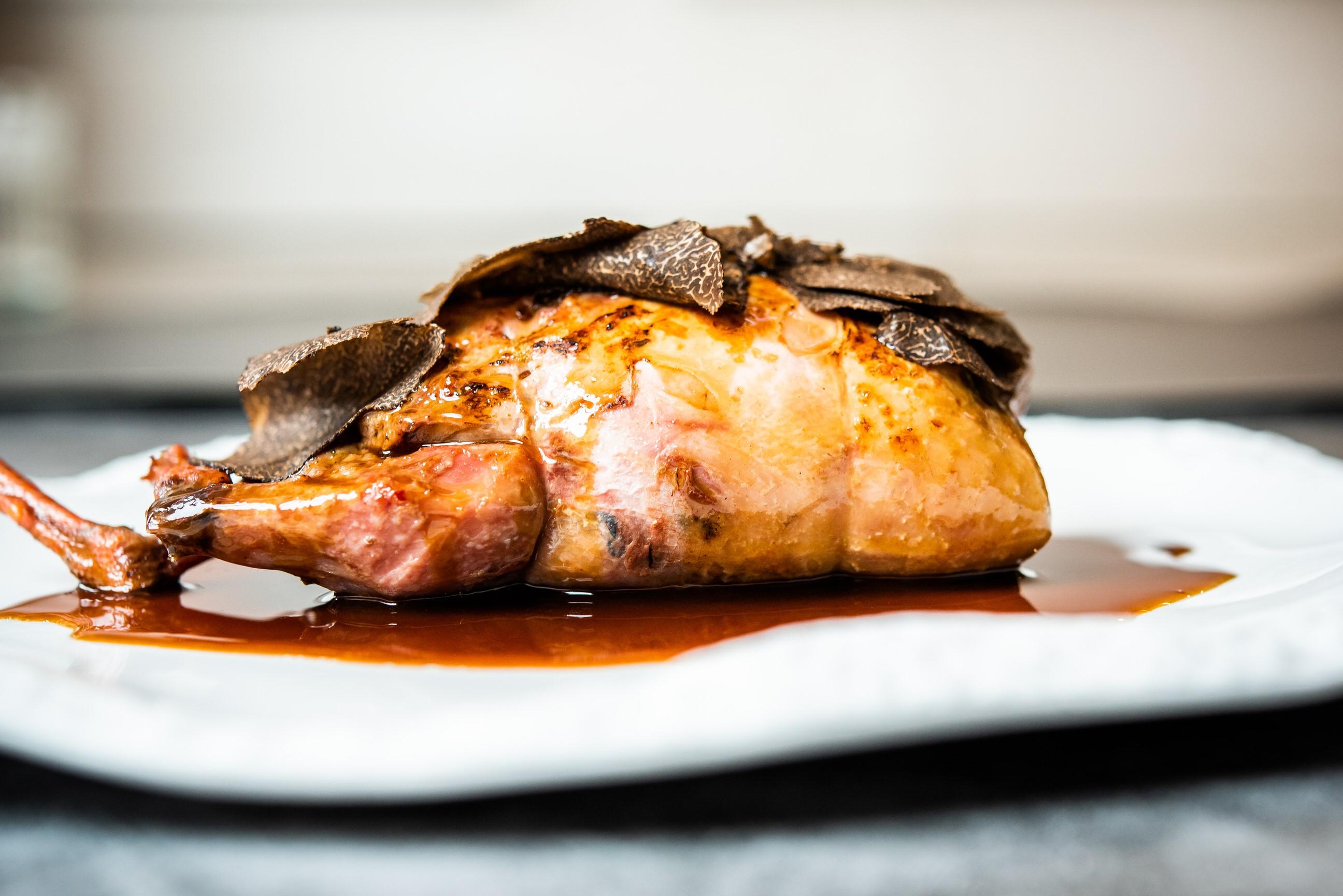 Plato de caza cocinado por Iván Sáez.