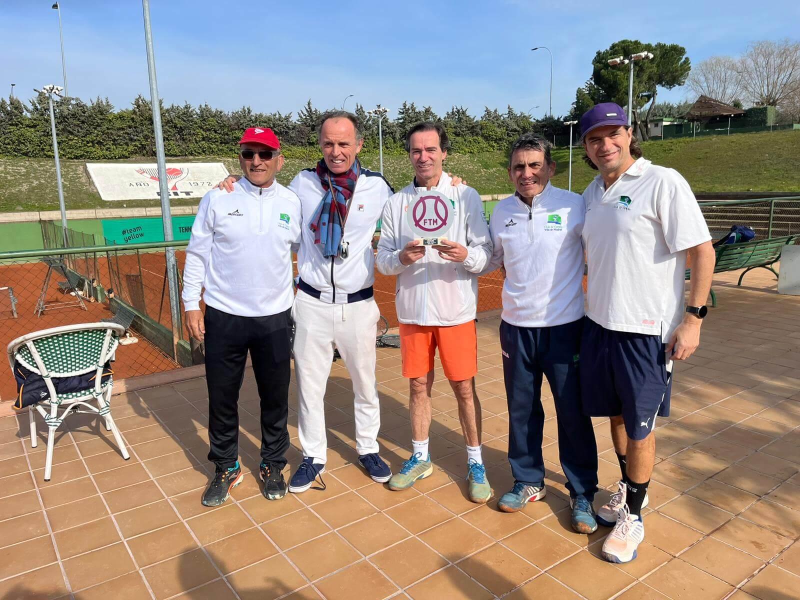 Equipo de tenis masculino CCVM campeón de Madrid +55.