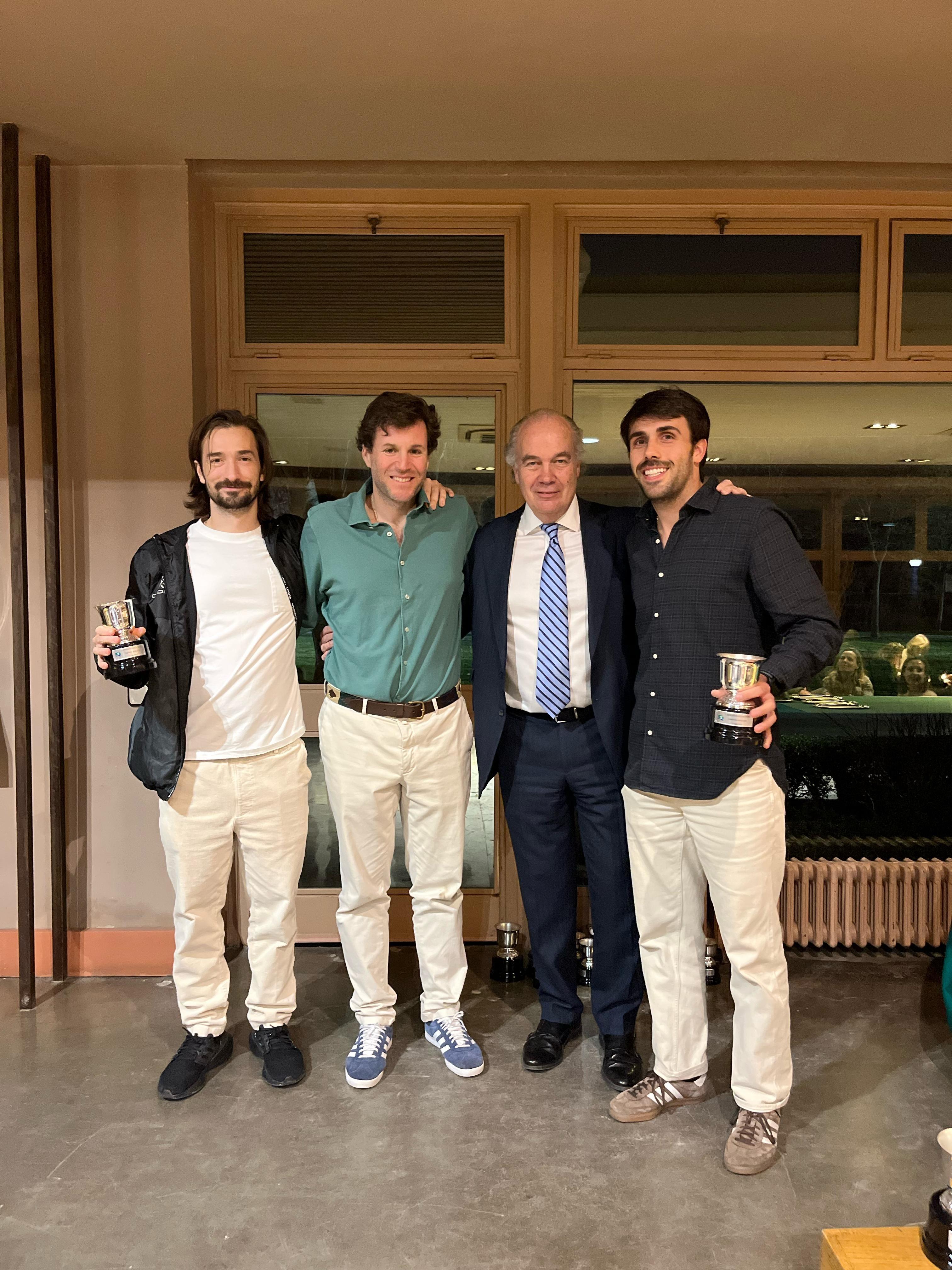 Álex Méndez-Vigo (1º, izda.) e Ignacio Álvarez de Mon (1º, dcha.), campeones de pádel.