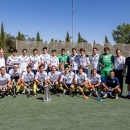 El Club de Campo masculino de hockey, con la copa de campeones de liga. Foto: Miguel Ángel Ros / CCVM