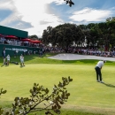 Un jugador ejecuta un putt en el hoyo 9 del del Acciona Open de España presented by Madrid 2023. Foto: Miguel Ángel Ros / CCVM