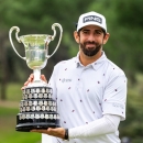 El golfista Matthieu Pavon, con el trofeo de campeón del Acciona Open de España presented by Madrid 2023. Foto: Miguel Ángel Ros / CCVM