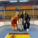 Lucía Monsalve (izda.) y Mariví González, campeonas del Eurohockey II.
